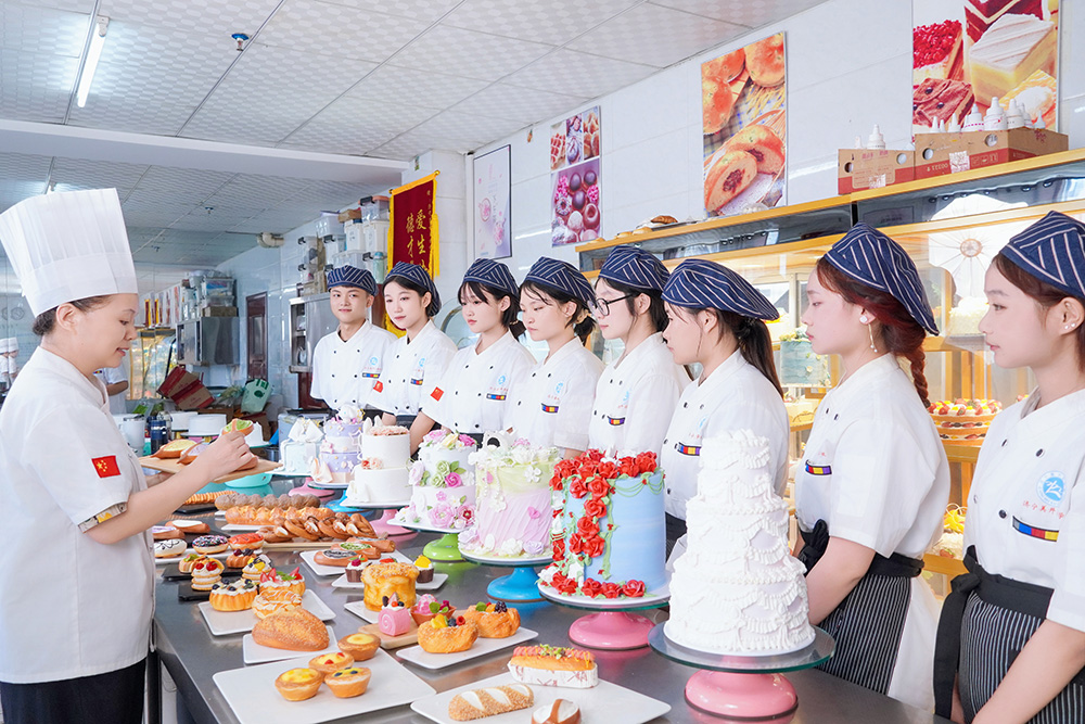 济宁美开乐 助力女生掌握技术，开启别样精彩人生
