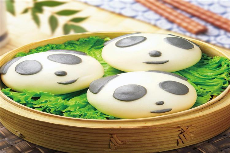 饺子面：500克面粉加50～60%的温水，放2%的精盐，充分揉和，醒面30分钟开始操作