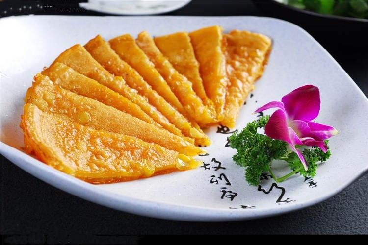小吃大慈阁糕点虽历史久远、世代相传、味美色佳、独具风味，但在历史上较初只有皇帝、大臣、大慈阁僧众等少数人才能享用